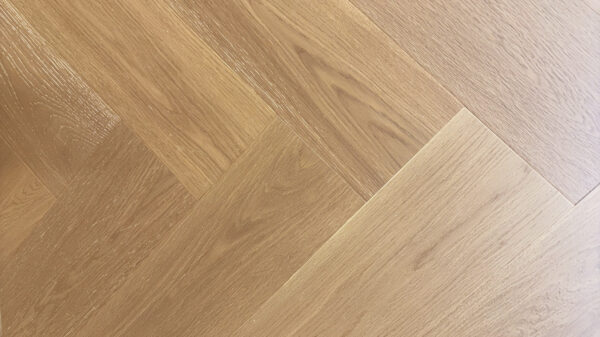 Grandeur Herringbone - European White Oak - 6" × 36"