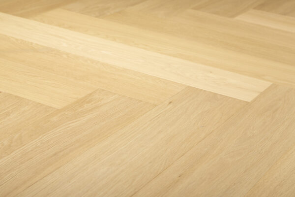 Grandeur Herringbone - European White Oak - 6" × 36"