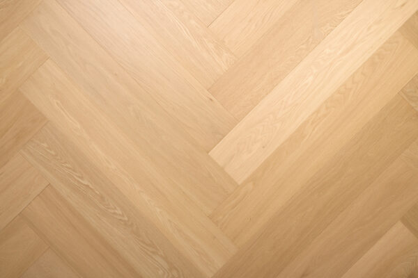 Grandeur Herringbone - European White Oak - 6" × 36"