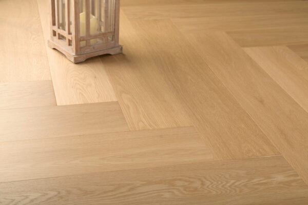 Grandeur Herringbone - European White Oak - 6" × 36"