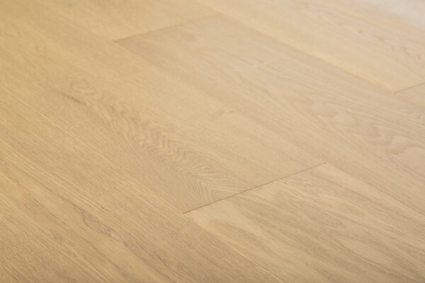 Grandeur Regal - European White Oak - 7-1/2" × RL Light Wirebrushed