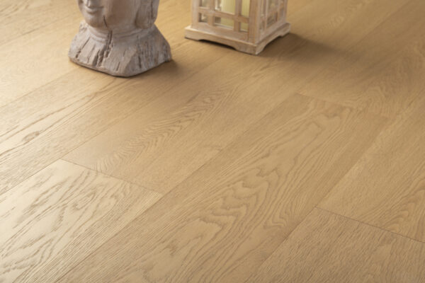 Grandeur Regal - European White Oak - 7-1/2" × RL Light Wirebrushed