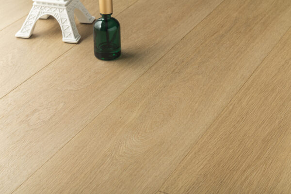 Grandeur Regal - European White Oak - 7-1/2" × RL Light Wirebrushed